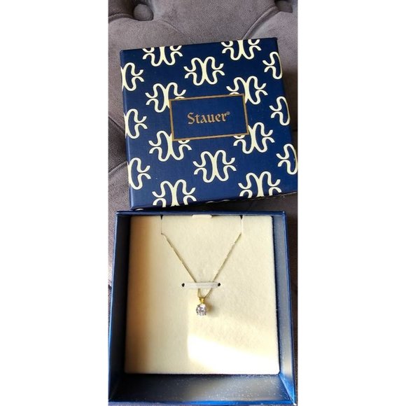 Gold-finished Solitaire simulated dimond Necklace - Picture 2 of 3